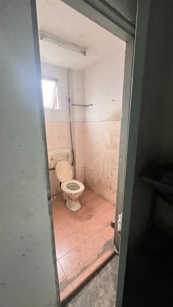 Factory for Rent in Subang Light Industrial Park (Subang Jaya) - Laura Wong - Bathroom - PropertyGuru.com.my