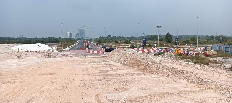 Residential Land for Sale in Dengkil (Selangor) - Mohammad Sabri Mohd Khir - Access road - PropertyGuru.com.my