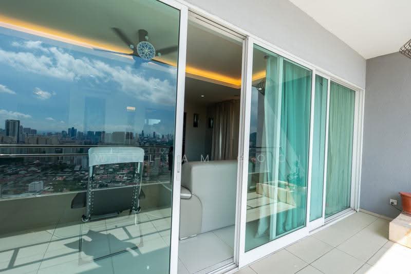 Kondominium untuk Dijual di Central Park condominium - William Gooi - Balcony - PropertyGuru.com.my
