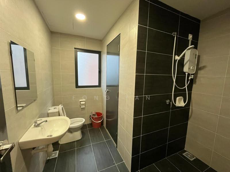 Kediaman Servis untuk Disewa di EDUSENTRAL - Fong Yan - Bathroom - PropertyGuru.com.my