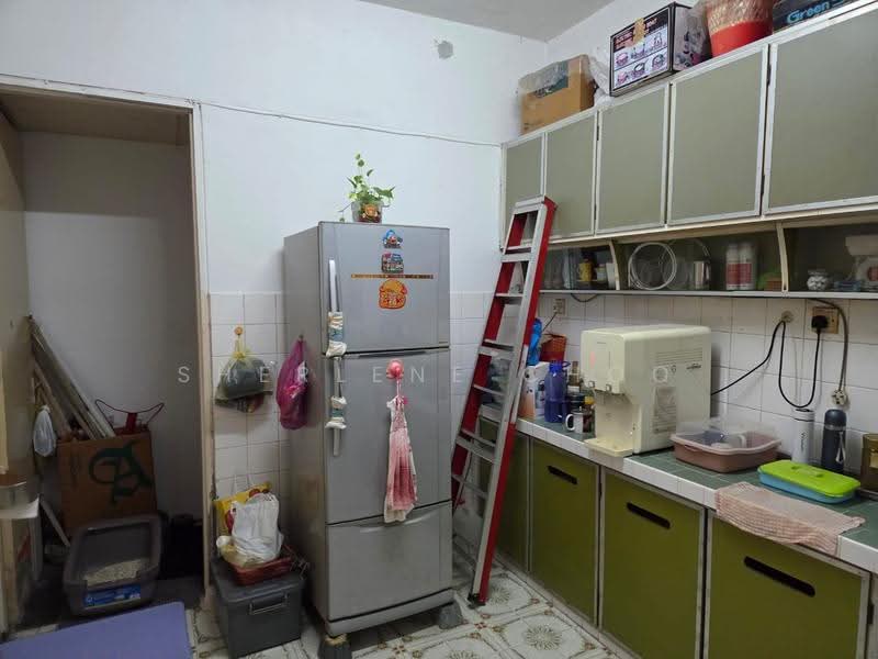 Terraced House for Sale in Island Glades (Jelutong) - Sherlene Choo - Kitchen - PropertyGuru.com.my
