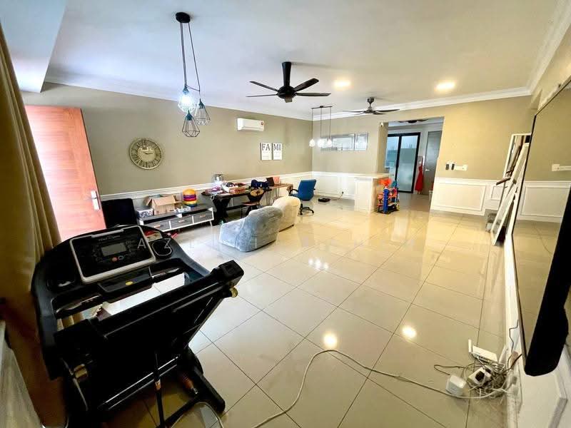 Rumah Bandar untuk Dijual di Bangi (Selangor) - Azli Ibrahim - Living Room - PropertyGuru.com.my