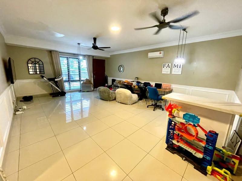 Rumah Bandar untuk Dijual di Bangi (Selangor) - Azli Ibrahim - Living Room - PropertyGuru.com.my