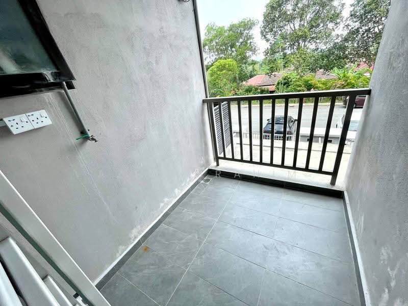 Rumah Bandar untuk Dijual di Bangi (Selangor) - Azli Ibrahim - Balcony - PropertyGuru.com.my
