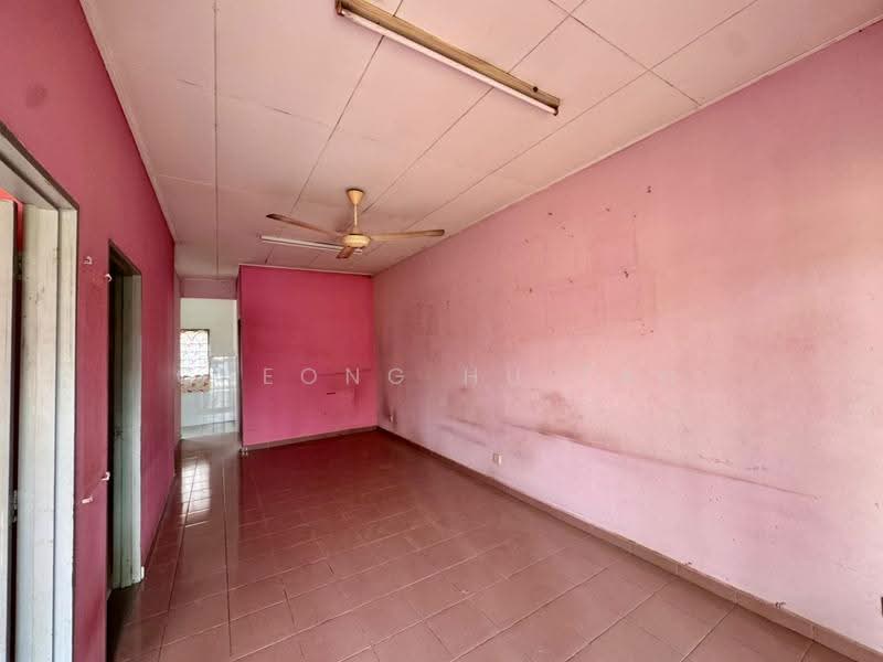 Rumah Teres 1-Tingkat untuk Disewa di Garden Avenue (Seremban 2) - Cheong Hu Tan - Living Room - PropertyGuru.com.my