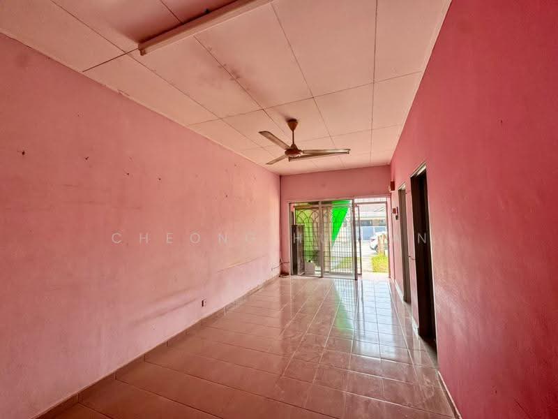 Rumah Teres 1-Tingkat untuk Disewa di Garden Avenue (Seremban 2) - Cheong Hu Tan - Living Room - PropertyGuru.com.my