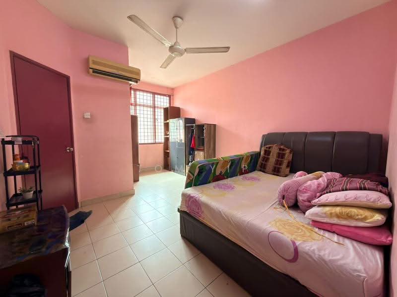 2-storey Terraced House for Sale in Taman Suria Selayang (Selayang) - Tom Yip - Bedroom - PropertyGuru.com.my