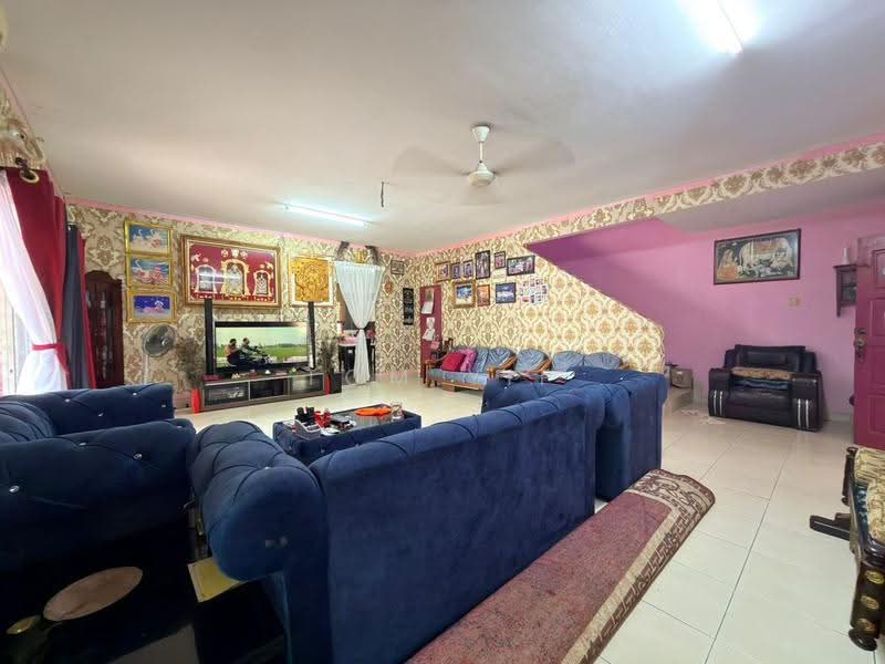 2-storey Terraced House for Sale in Taman Suria Selayang (Selayang) - Tom Yip - Living Room - PropertyGuru.com.my