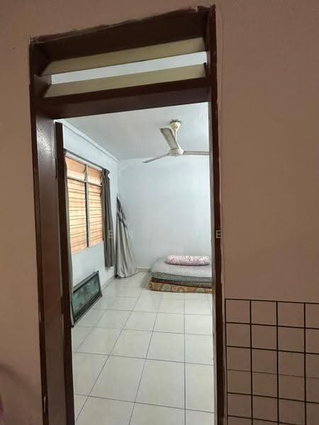 Pangsapuri untuk Dijual di Mentari Court - Kent Lee - Bedroom - PropertyGuru.com.my