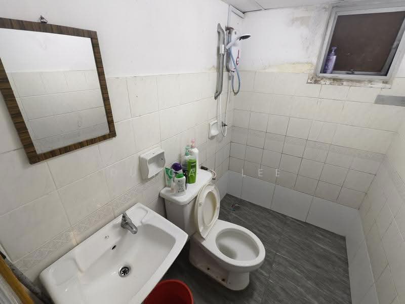 Kondominium untuk Disewa di Pantai Hillpark 2 - Duncan Lee - Bathroom - PropertyGuru.com.my