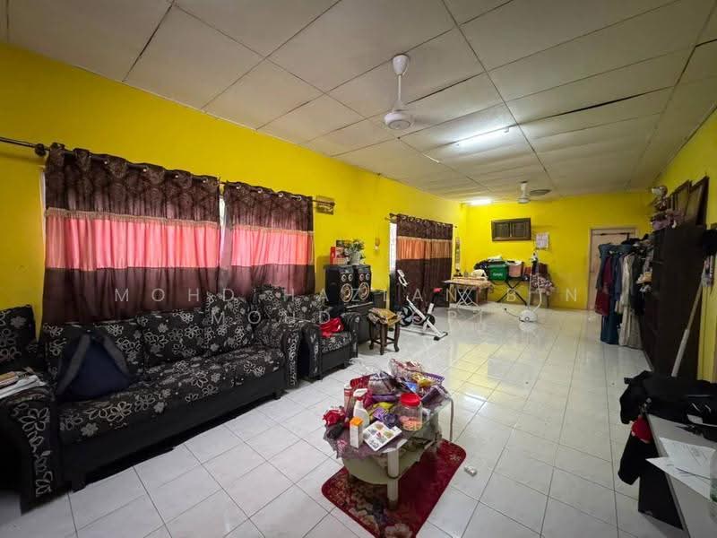 Rumah Banglo untuk Dijual di Taman Pinggiran Putra (Seri Kembangan) - Mohd Hazlan bin Mohd Sopi - Living Room - PropertyGuru.com.my