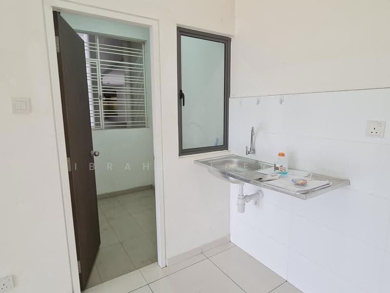 Condominium for Sale at Seasons Garden Residences - Ibrahim Iderus - Kitchen - PropertyGuru.com.my
