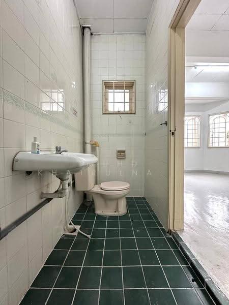 2-storey Terraced House for Sale in Seksyen 7 (Shah Alam) - Muhd Khairulnawawi Kamaruddin - Bathroom - PropertyGuru.com.my