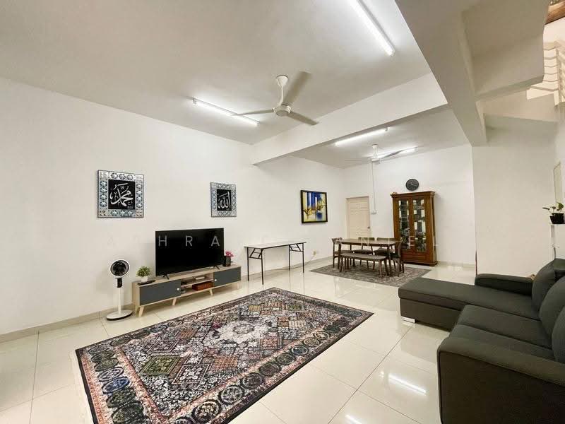 Terraced House for Sale in Taman Dato Demang (Seri Kembangan) - Ashraff Daniel - Living Room - PropertyGuru.com.my