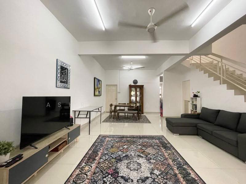 Terraced House for Sale in Taman Dato Demang (Seri Kembangan) - Ashraff Daniel - Living Room - PropertyGuru.com.my