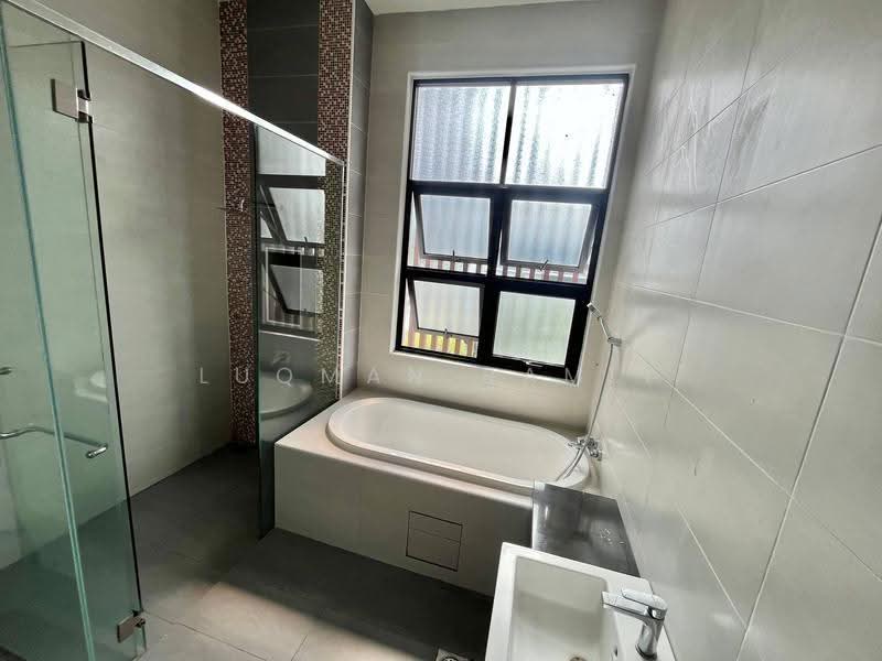 Semi-Detached House for Sale in Taman Melawati (Ulu Kelang) - Luqman Ramli - Bathroom - PropertyGuru.com.my