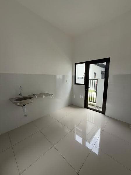 Rumah Teres untuk Dijual di Eco Grandeur (Puncak Alam) - Yew Ping - Kitchen - PropertyGuru.com.my
