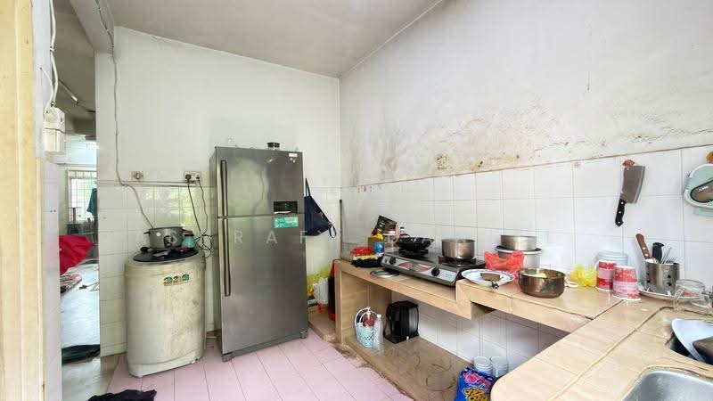 2-storey Terraced House for Sale in Taman Saujana Puchong (Seri Kembangan) - Ashraff Daniel - Kitchen - PropertyGuru.com.my