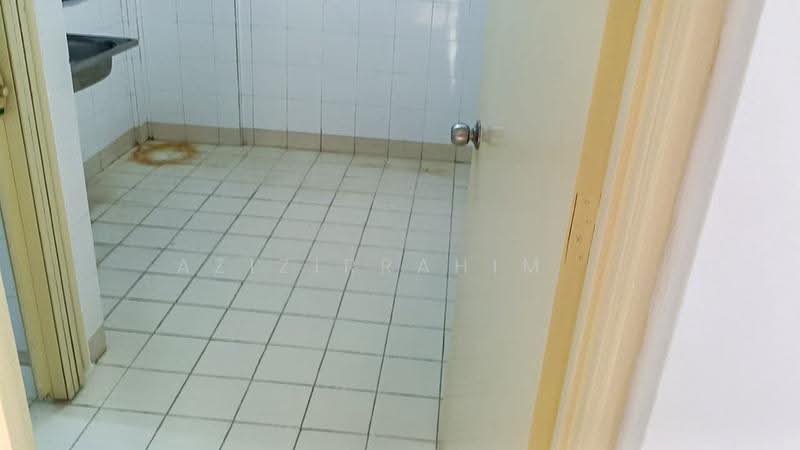 Condominium for Rent at Cyberia Smart Homes - Azizirrahim . - Kitchen - PropertyGuru.com.my