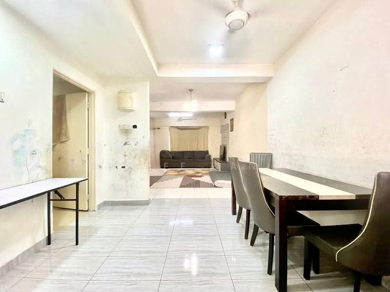 2-storey Terraced House for Sale in Seksyen 8 (Bangi) - Ashraff Daniel - Living Room - PropertyGuru.com.my