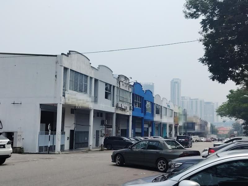 Kilang untuk Disewa di Taman Perindustrian Bukit Serdang (Seri Kembangan) - MAN CHOW - Exterior - PropertyGuru.com.my