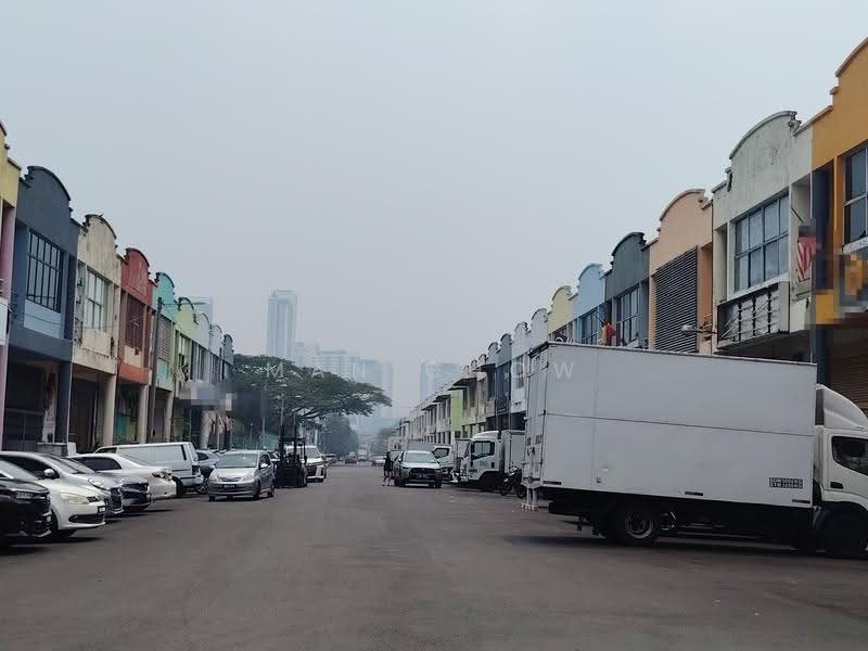 Kilang untuk Disewa di Taman Perindustrian Bukit Serdang (Seri Kembangan) - MAN CHOW - PropertyGuru.com.my