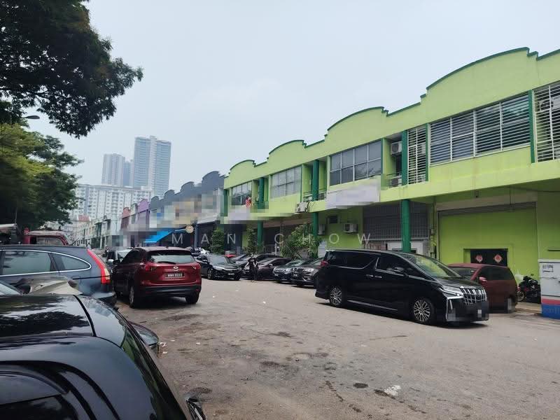 Kilang untuk Disewa di Taman Perindustrian Bukit Serdang (Seri Kembangan) - MAN CHOW - PropertyGuru.com.my