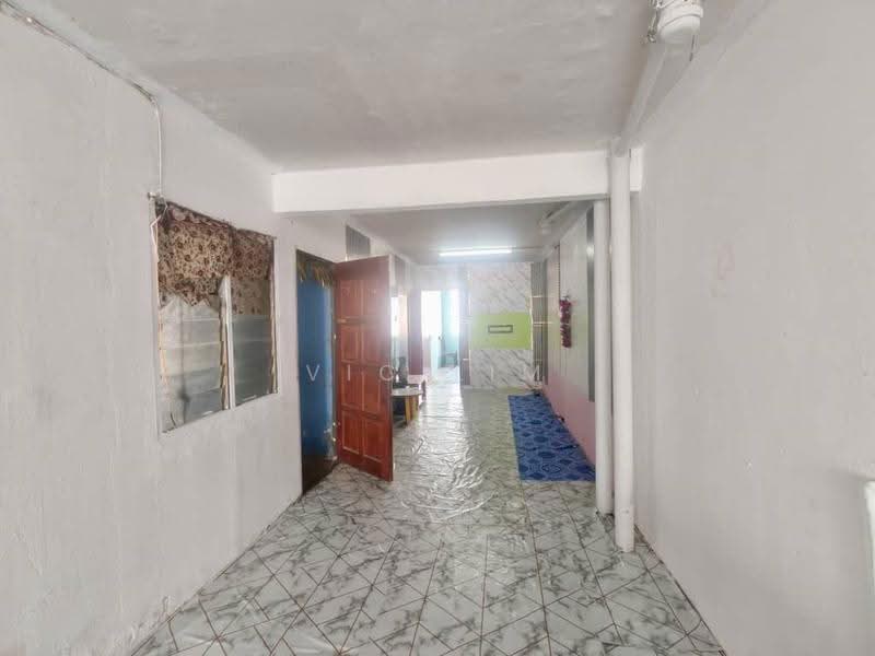 Flat for Sale at Taman Putri Kulai - Vic Lim - Corridor - PropertyGuru.com.my