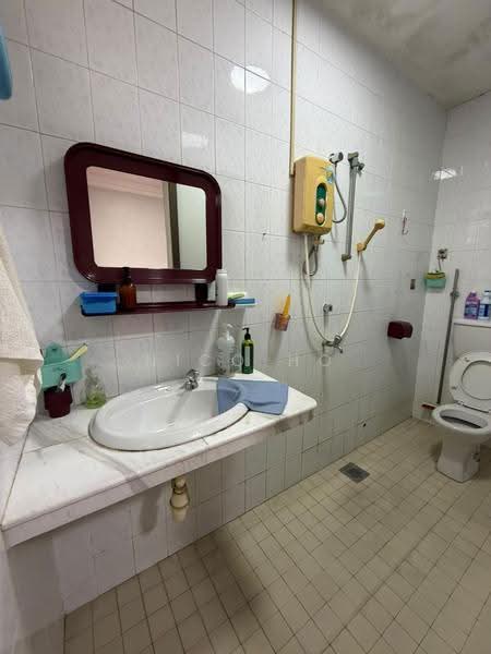 Rumah Teres 2-Tingkat untuk Dijual di Taman Johor Jaya (Johor Bahru) - Nico Ho - Bathroom - PropertyGuru.com.my