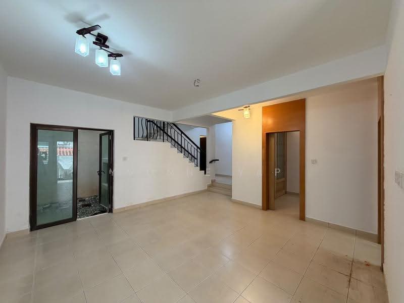 Rumah Teres 3-Tingkat untuk Dijual di Taman Bukit Prima (Cheras) - Yvonne Yap - Living Room - PropertyGuru.com.my
