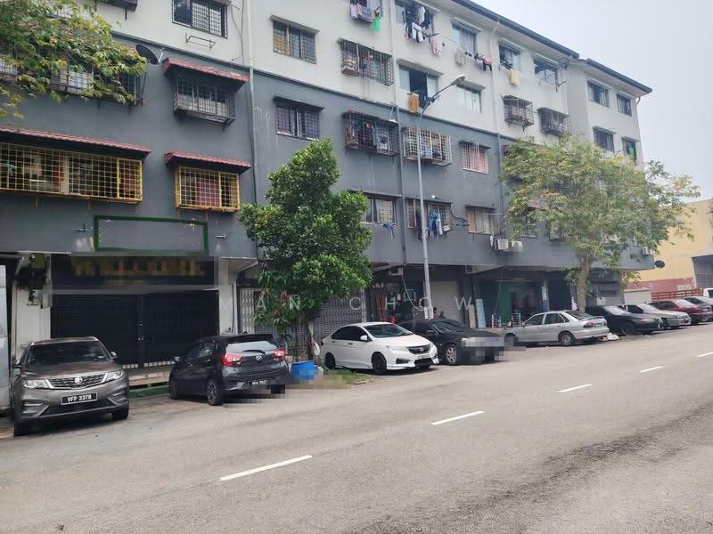 Kedai untuk Disewa di Taman Perindustrian Bukit Serdang (Seri Kembangan) - MAN CHOW - PropertyGuru.com.my