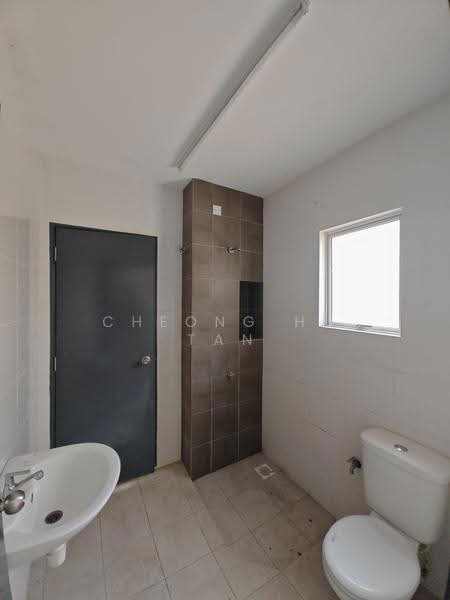 2-storey Terraced House for Rent in Iringan Bayu (Seremban) - Cheong Hu Tan - Bathroom - PropertyGuru.com.my
