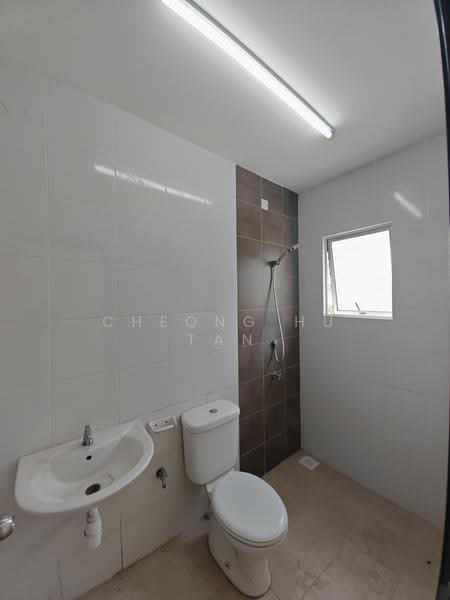 2-storey Terraced House for Rent in Iringan Bayu (Seremban) - Cheong Hu Tan - Bathroom - PropertyGuru.com.my