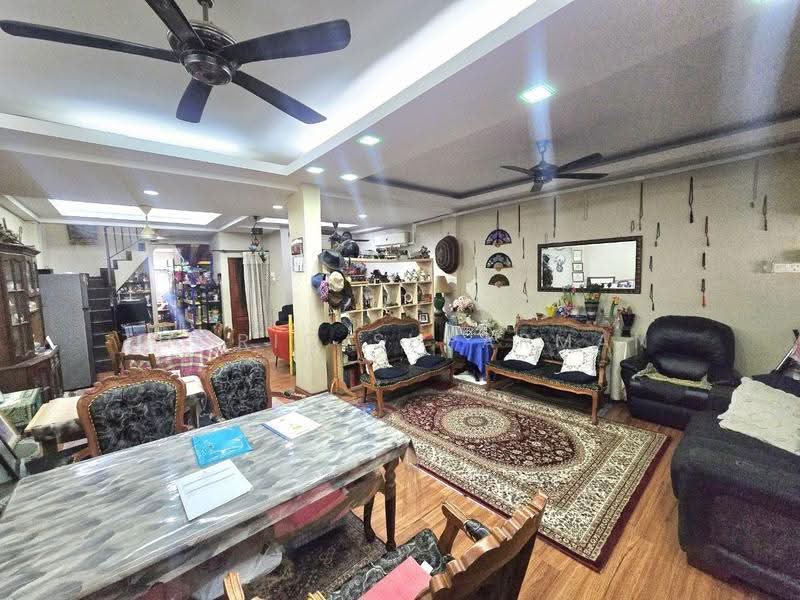 1.5-storey Terraced House for Sale in Taman Keramat Permai (Ulu Kelang) - Thoriq Suparman - Living Room - PropertyGuru.com.my