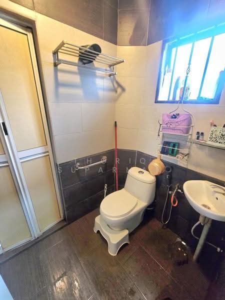 1.5-storey Terraced House for Sale in Taman Keramat Permai (Ulu Kelang) - Thoriq Suparman - Bathroom - PropertyGuru.com.my