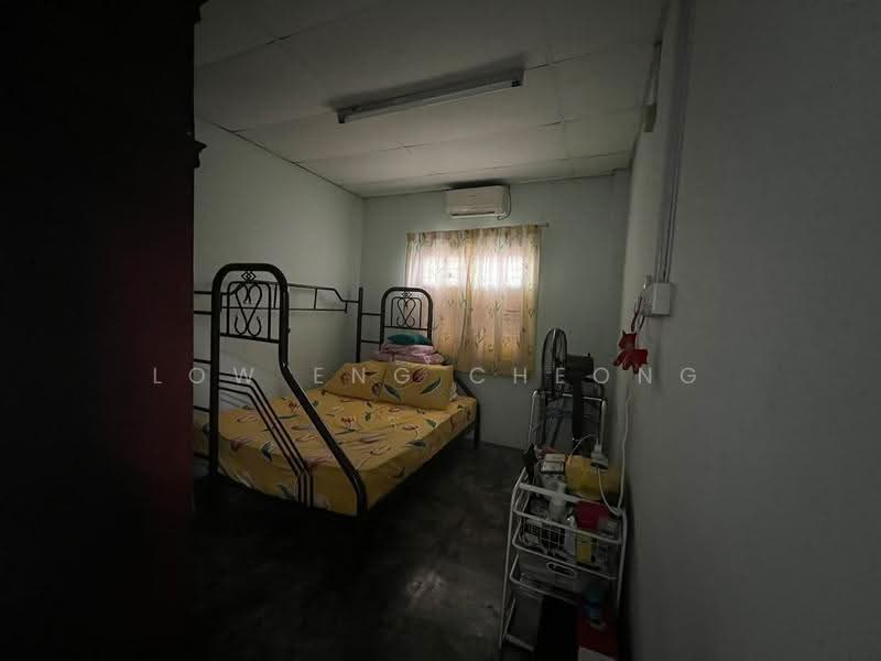 Semi-Detached House for Sale in Seksyen 8 (Petaling Jaya) - Low Eng Cheong - Bedroom - PropertyGuru.com.my