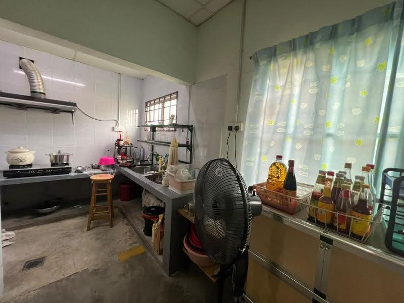 Semi-Detached House for Sale in Seksyen 8 (Petaling Jaya) - Low Eng Cheong - Kitchen - PropertyGuru.com.my