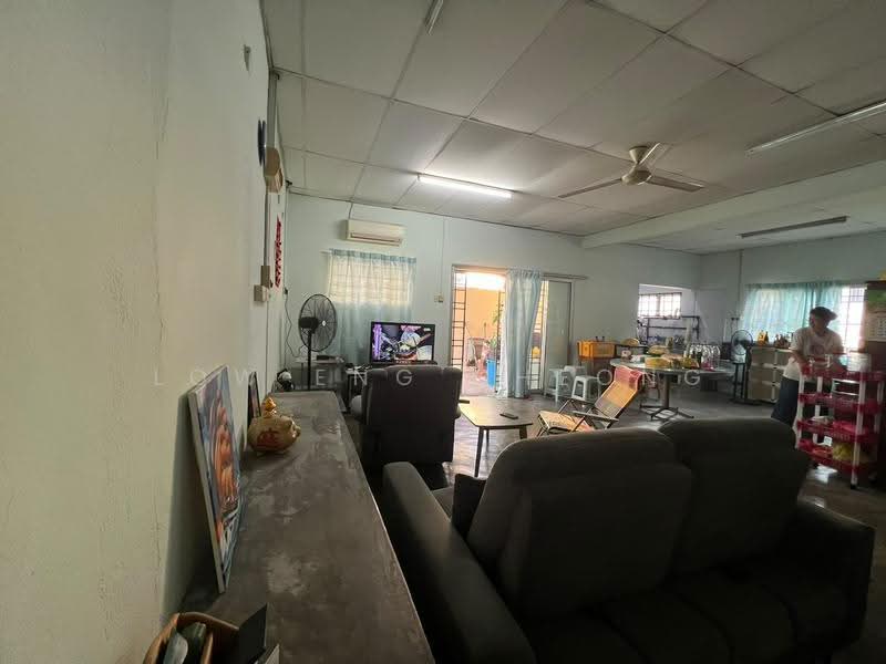 Semi-Detached House for Sale in Seksyen 8 (Petaling Jaya) - Low Eng Cheong - Living Room - PropertyGuru.com.my