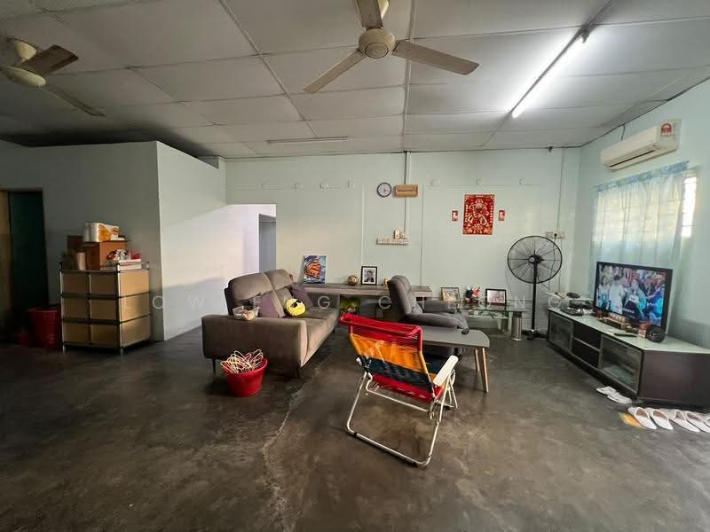 Semi-Detached House for Sale in Seksyen 8 (Petaling Jaya) - Low Eng Cheong - Living Room - PropertyGuru.com.my