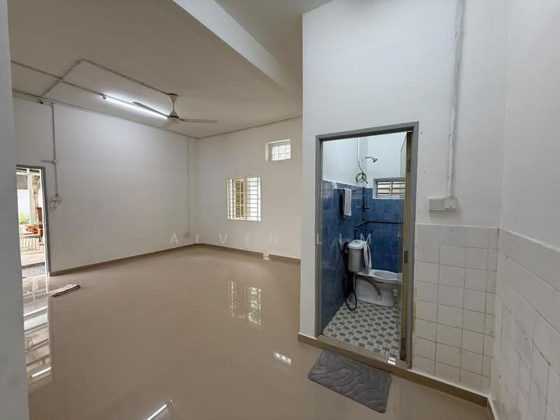 Rumah Teres 2-Tingkat untuk Dijual di Jalan Ipoh (Kuala Lumpur) - Alven Lim - Bathroom - PropertyGuru.com.my