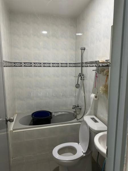 1-storey Terraced House for Sale in Johor Bahru (Johor) - Emily Hau - Bathroom - PropertyGuru.com.my