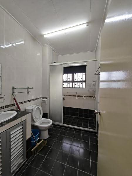 2-storey Terraced House for Sale in Bandar Kinrara (Selangor) - Kelly Low - Bathroom - PropertyGuru.com.my