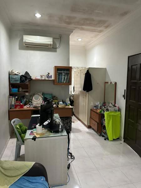 1-storey Terraced House for Sale in Johor Bahru (Johor) - Emily Hau - Study - PropertyGuru.com.my