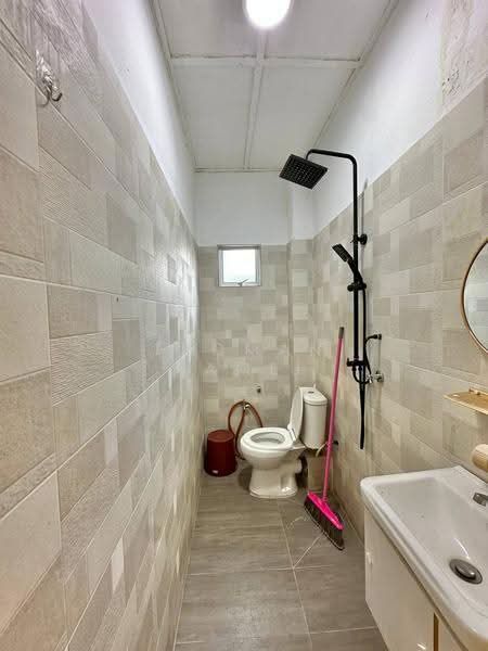Rumah Teres 2-Tingkat untuk Dijual di Batu Caves (Selangor) - Luqman Ramli - Bathroom - PropertyGuru.com.my