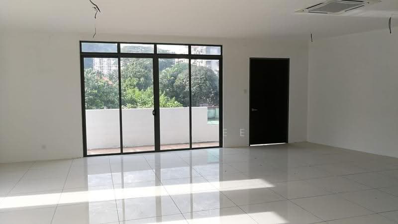 Rumah Teres 4-Tingkat untuk Disewa di Taman Rifle (Ayer Itam) - A Ee Ee - Living Room - PropertyGuru.com.my