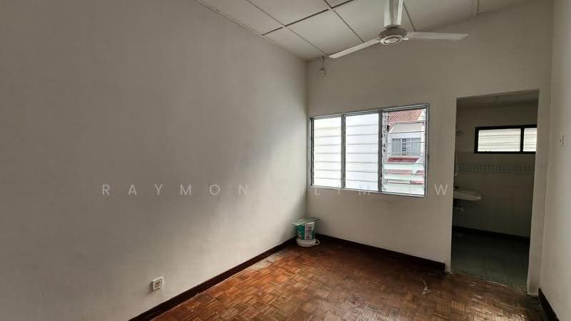 2-storey Terraced House for Sale in Taman Cheng Perdana (Cheng) - Raymond Lim PW - Bathroom - PropertyGuru.com.my