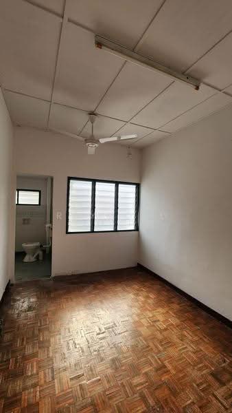 2-storey Terraced House for Sale in Taman Cheng Perdana (Cheng) - Raymond Lim PW - Bathroom - PropertyGuru.com.my