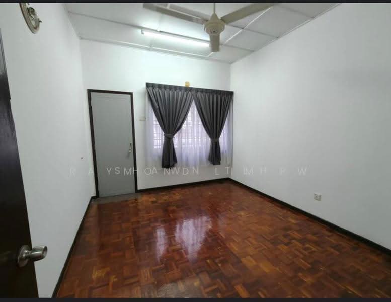 2-storey Terraced House for Sale in Taman Cheng Perdana (Cheng) - Raymond Lim PW - Living Room - PropertyGuru.com.my
