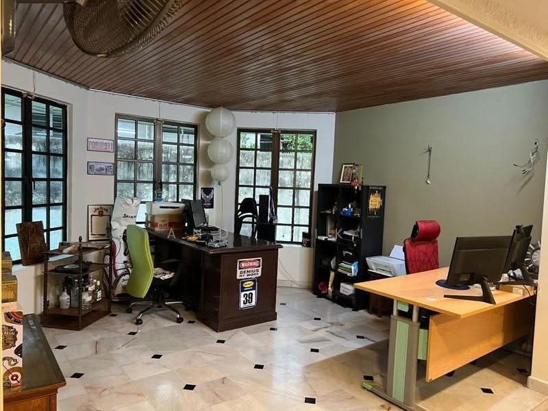 Rumah Banglo untuk Dijual di Kampung Tunku (Petaling Jaya) - Andy Riki - Study - PropertyGuru.com.my