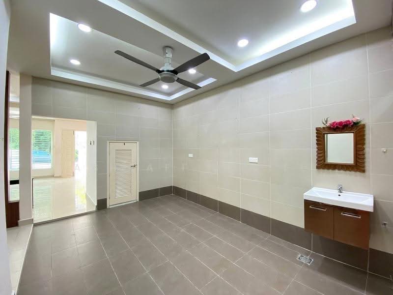 Rumah Teres 2-Tingkat untuk Dijual di Bandar Tun Hussein Onn (Cheras) - Ashraff Daniel - Bathroom - PropertyGuru.com.my